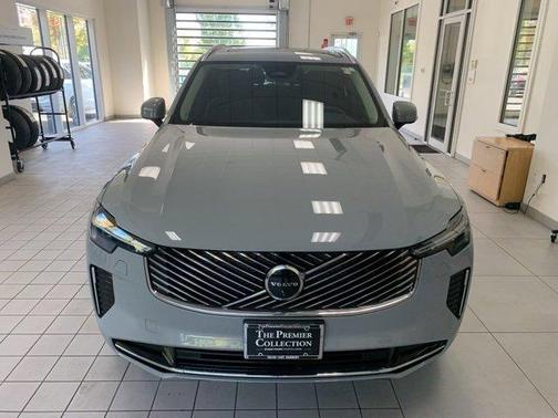 2025 Volvo XC90 B5 Plus