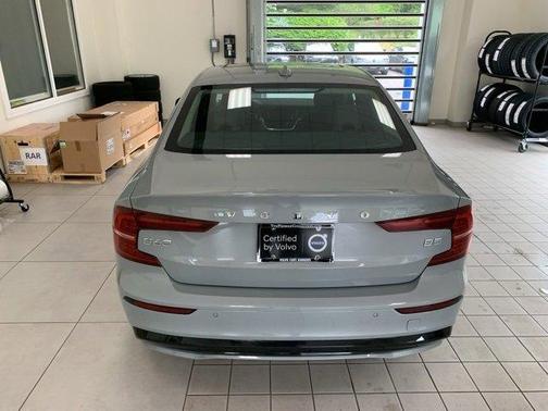 2024 Volvo S60 B5 Core Dark Theme