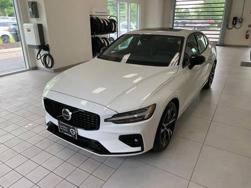 2025 Volvo S60 B5 Core