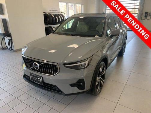 2024 Volvo XC40 B5 Plus Bright Theme