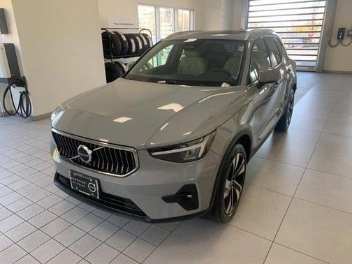 2024 Volvo XC40 B5 Plus Bright Theme