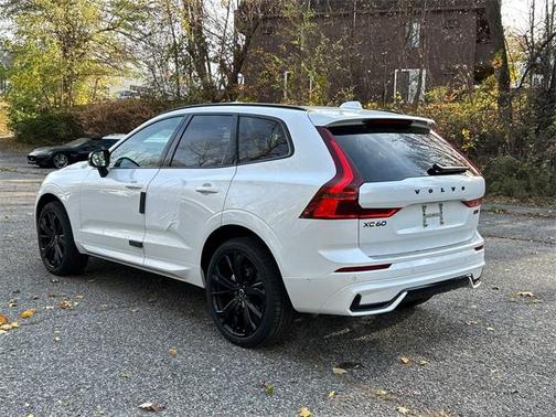 2026 Volvo XC60 B5 Ultra Black Edition