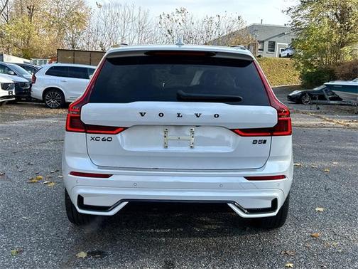 2026 Volvo XC60 B5 Ultra Black Edition