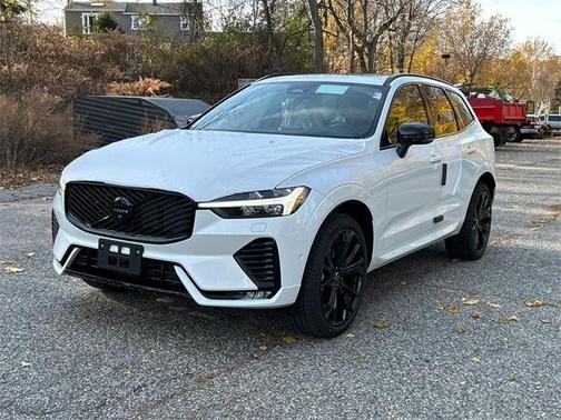 2026 Volvo XC60 B5 Ultra Black Edition