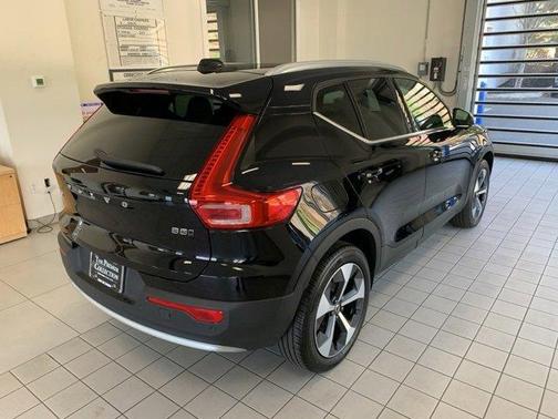 2025 Volvo XC40 B5 Plus Bright Theme