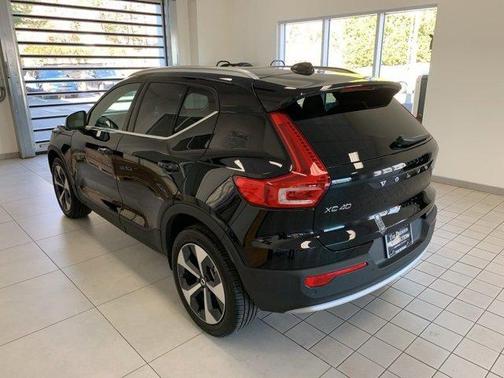 2025 Volvo XC40 B5 Plus Bright Theme