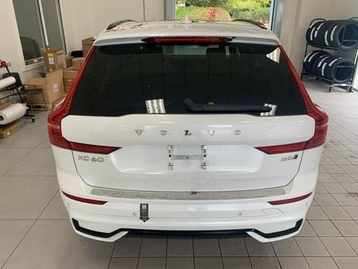 2023 Volvo XC60 B5 Plus Dark Theme