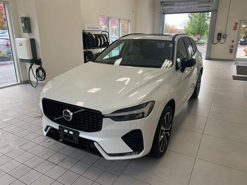 2023 Volvo XC60 B5 Plus Dark Theme