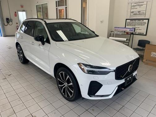 2023 Volvo XC60 B5 Plus Dark Theme