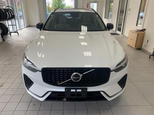 2023 Volvo XC60 B5 Plus Dark Theme