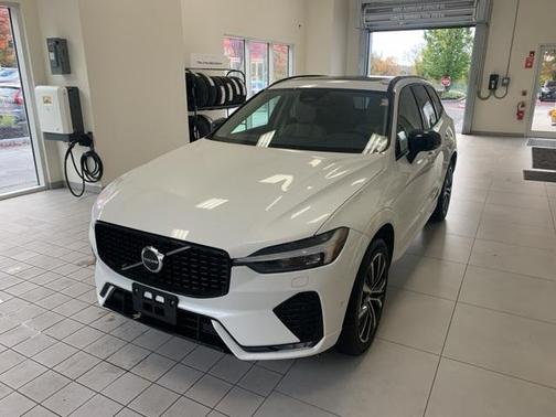 2023 Volvo XC60 B5 Plus Dark Theme