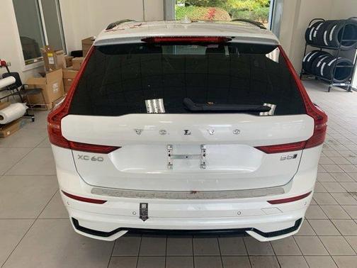 2023 Volvo XC60 B5 Plus Dark Theme