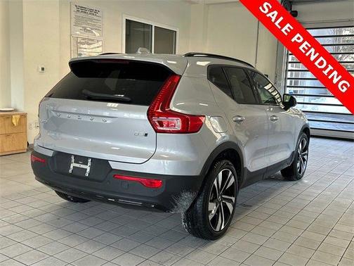 2025 Volvo XC40 B5 Plus Dark Theme