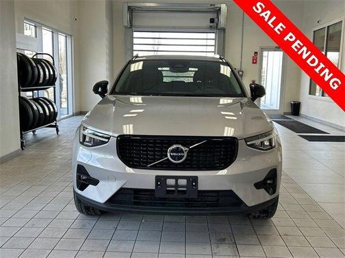 2025 Volvo XC40 B5 Plus Dark Theme