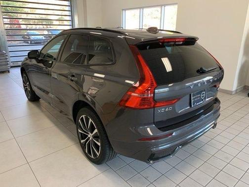 2023 Volvo XC60 B5 Plus Dark Theme
