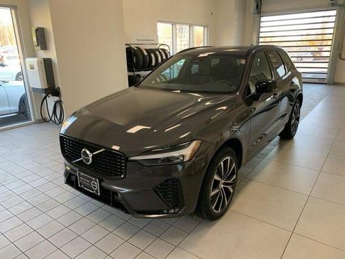 2023 Volvo XC60 B5 Plus Dark Theme