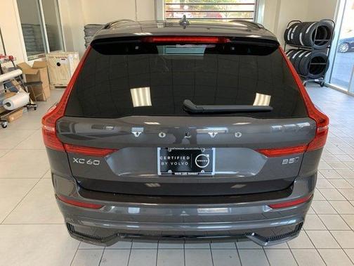 2023 Volvo XC60 B5 Plus Dark Theme