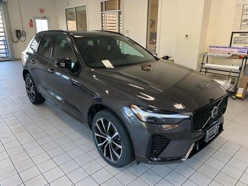 2023 Volvo XC60 B5 Plus Dark Theme