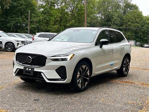 2026 Volvo XC60 B5 Plus