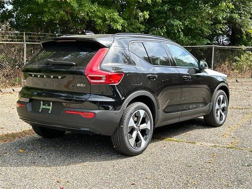 2026 Volvo XC40 B5 Plus