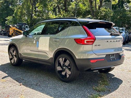 2026 Volvo XC40 B5 Ultra Black Edition