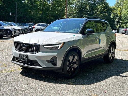 2026 Volvo XC40 B5 Ultra Black Edition