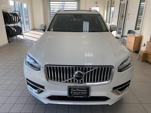 2025 Volvo XC90 B5 Core