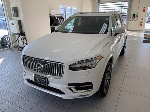 2025 Volvo XC90 B5 Core
