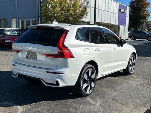 2025 Volvo XC60 Plug-In Hybrid T8 Plus