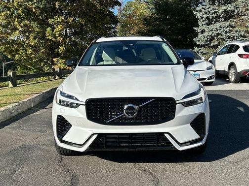 2025 Volvo XC60 Plug-In Hybrid T8 Plus