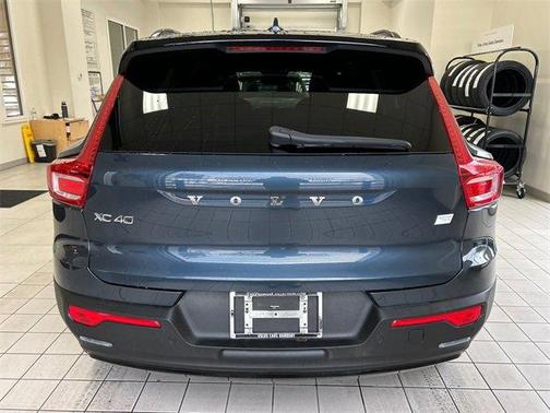 2022 Volvo XC40 Recharge Pure Electric P8 Twin Plus