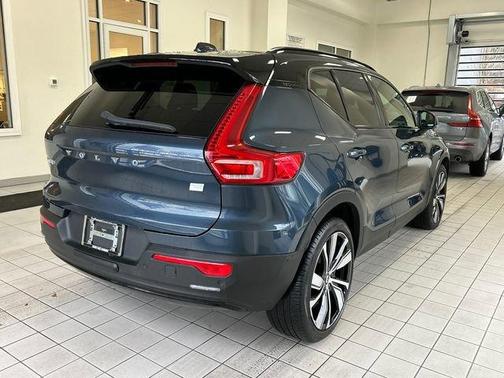 2022 Volvo XC40 Recharge Pure Electric P8 Twin Plus