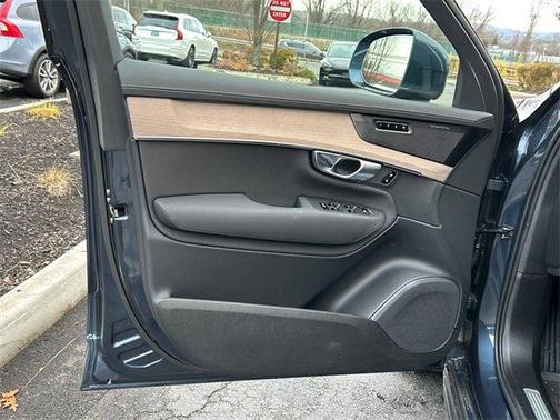 2026 Volvo XC90 B5 Plus 7-Seater