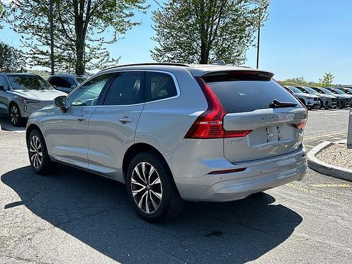 Silver Dawn 2023 Volvo XC60 Core