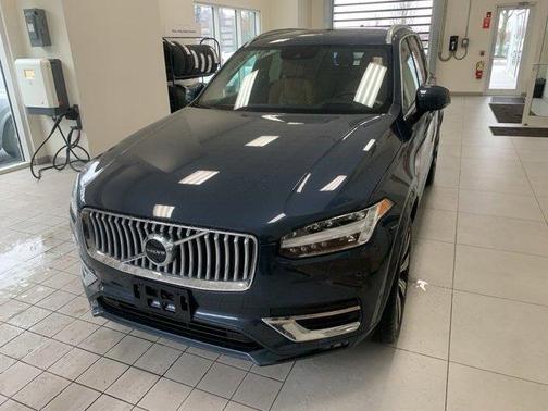 2022 Volvo XC90 T6 Inscription 7 Passenger