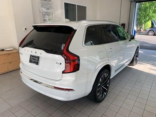 2025 Volvo XC90 B6 Plus 7-Seater