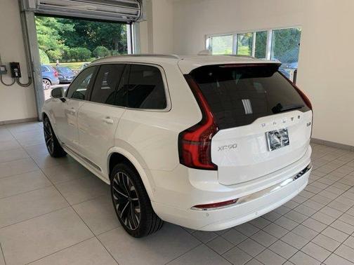 2025 Volvo XC90 B6 Plus 7-Seater