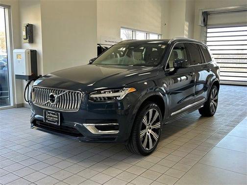 2024 Volvo XC90 Recharge Plug-In Hybrid T8 Ultimate Bright Theme 7-Seater
