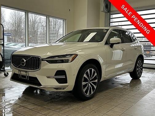 Crystal White 2023 Volvo XC60 Plus