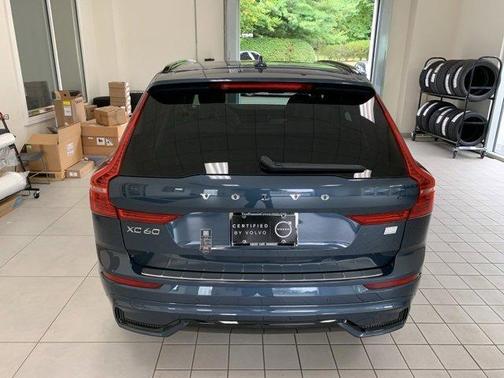 2024 Volvo XC60 Recharge Plug-In Hybrid T8 Plus Dark Theme