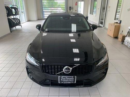 2025 Volvo S60 B5 Plus