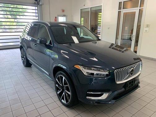 2023 Volvo XC90 B5 Plus
