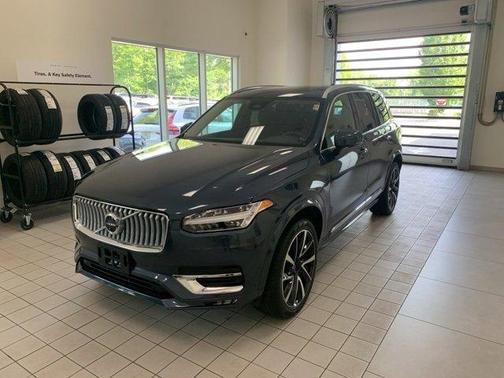 2023 Volvo XC90 B5 Plus