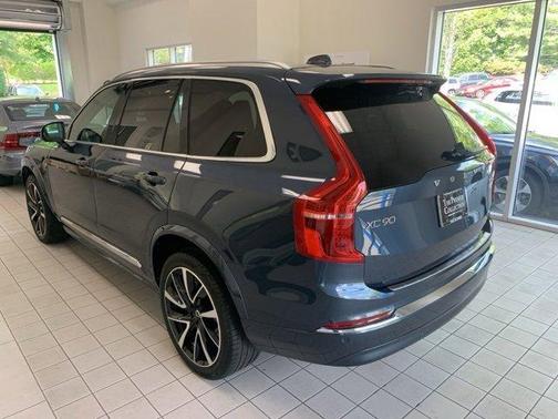 2023 Volvo XC90 B5 Plus