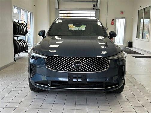 2025 Volvo XC90 B6 Plus 7-Seater