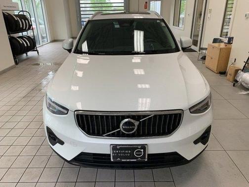 2023 Volvo XC40 B5 Plus Bright Theme