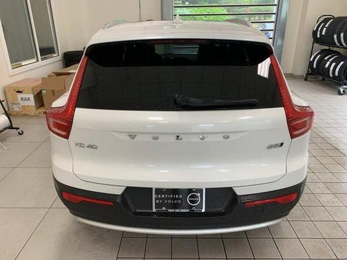 2023 Volvo XC40 B5 Plus Bright Theme