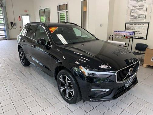 2022 Volvo XC60 B5 Momentum