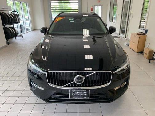 2022 Volvo XC60 B5 Momentum