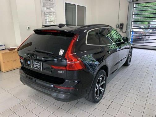 2022 Volvo XC60 B5 Momentum